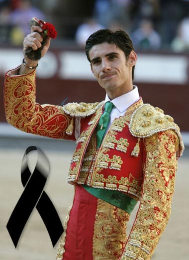 Un toro acaba con la vida de Víctor Barrio en Teruel