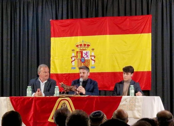 Alberto Palacios con los Amigos del Toro de Cabezuela