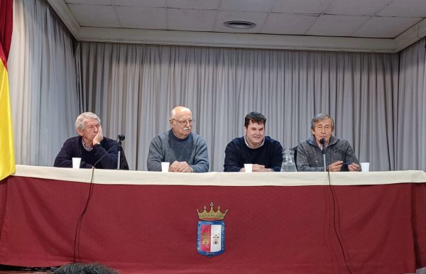 Nuestro presidente en el aula taurina Dámaso González